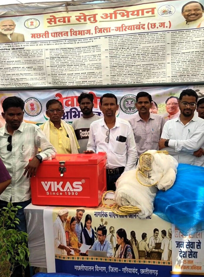 एक एकड़ के तालाब से आत्मनिर्भरता की राह, जाल ने बढ़ाई उम्मीद