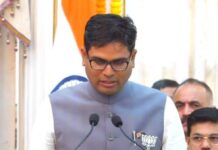 इसरो के वैज्ञानिकों और इंजीनियरों को वित्त मंत्री ओ.पी. चौधरी ने दी बधाई इसरो के वैज्ञानिकों और इंजीनियरों को वित्त मंत्री ओ.पी. चौधरी ने दी बधाई