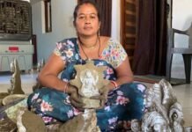महतारी वंदन से माधुरी के हुनर को मिला संबल, दीपावली के लिए गढ़ रहीं मिट्टी के दीये महतारी वंदन से माधुरी के हुनर को मिला संबल, दीपावली के लिए गढ़ रहीं मिट्टी के दीये