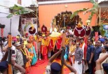 बस्तर दशहरा का हुआ समापन, कलश यात्रा के साथ माता मावली को दी गई आत्मीय विदाई बस्तर दशहरा का हुआ समापन, कलश यात्रा के साथ माता मावली को दी गई आत्मीय विदाई